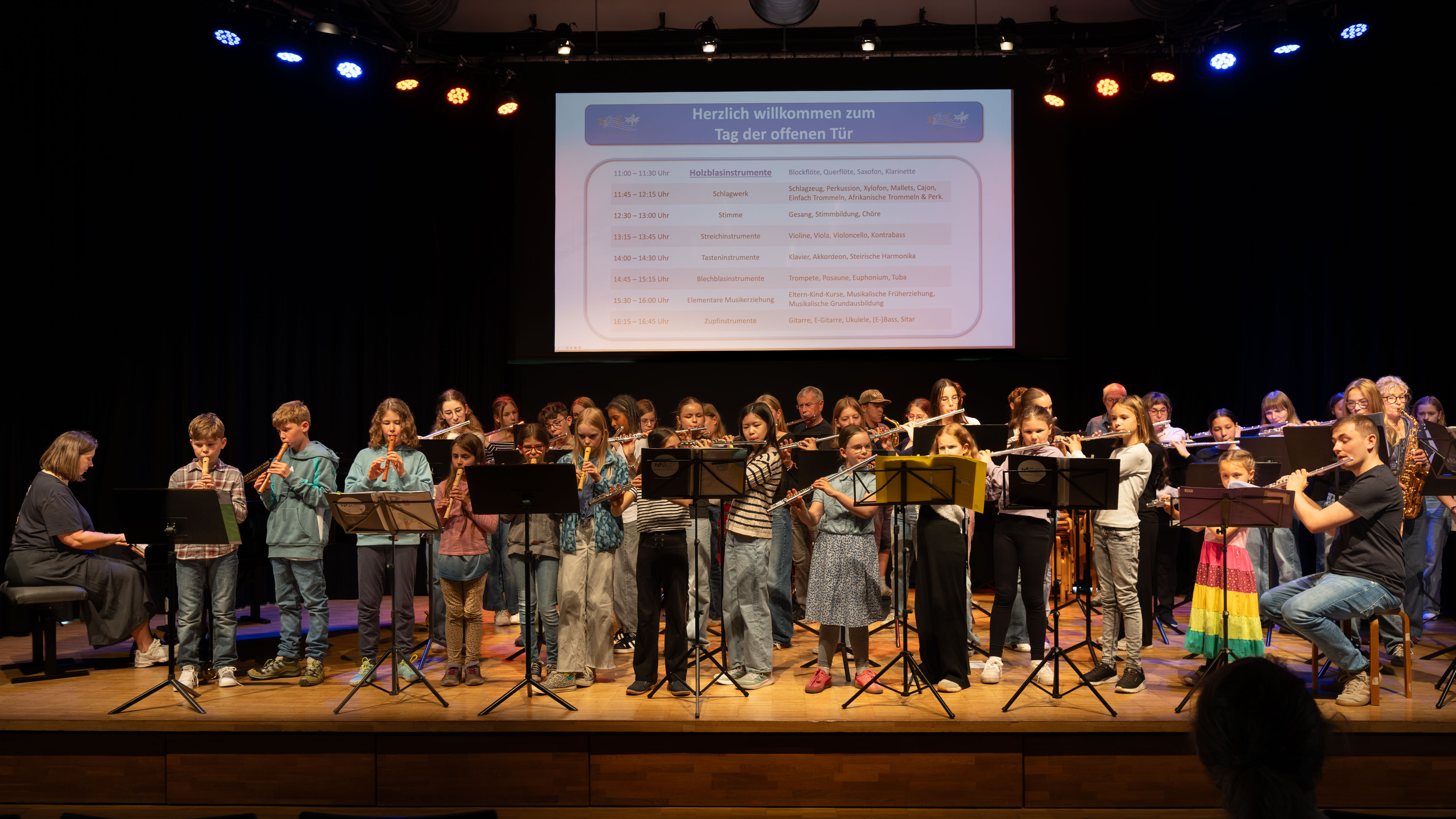 Maria bei ihrem Auftritt in der Musikschule Fürth zum Tag der offenen Tür