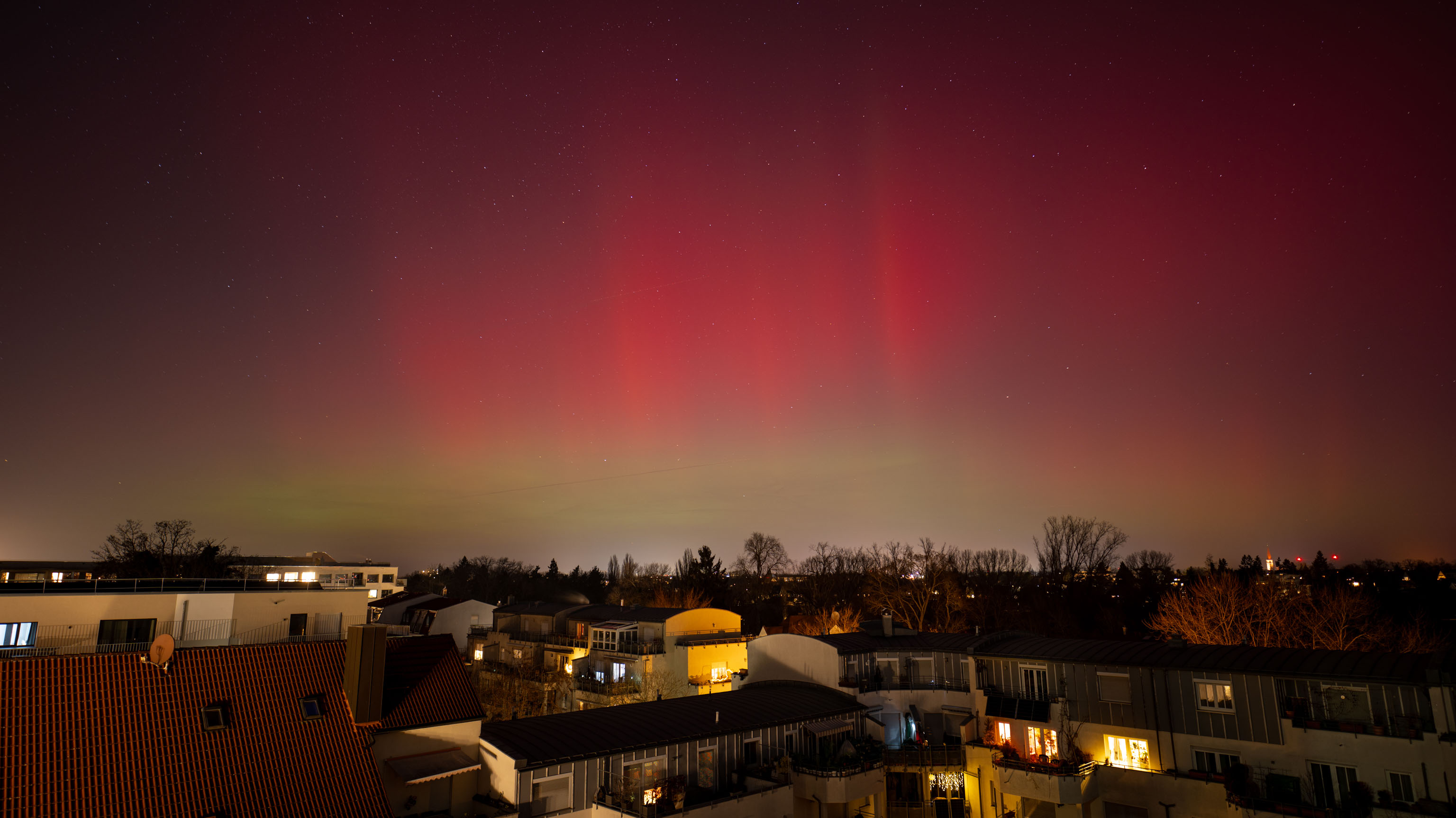Polarlichter über Fürth von unserer Dachterrasse aus